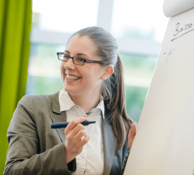 train-the-trainer-weiterbildung_train-the-trainer-koeln_frau-flipchart Train the Trainer Weiterbildung, Train the Trainer Köln, Praxistraining