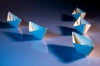 agilitaet-in-unternehmen_warum-agilitaet-in-unternehmen_kraniche Agilität in Unternehmen, Warum Agilität in Unternehmen, gefaltete Boote für Wandelbarkeit