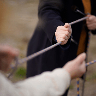umgang-mit-schwierigen-kunden_konflikte-loesen_spannung Umgang mit schwierigen Kunden, Konflikte lösen, Seil ziehen