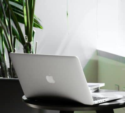 online-coaching_online-coaching_unternehmen_laptop Online-Coaching, Online-Coaching Unternehmen, Laptop auf Tisch